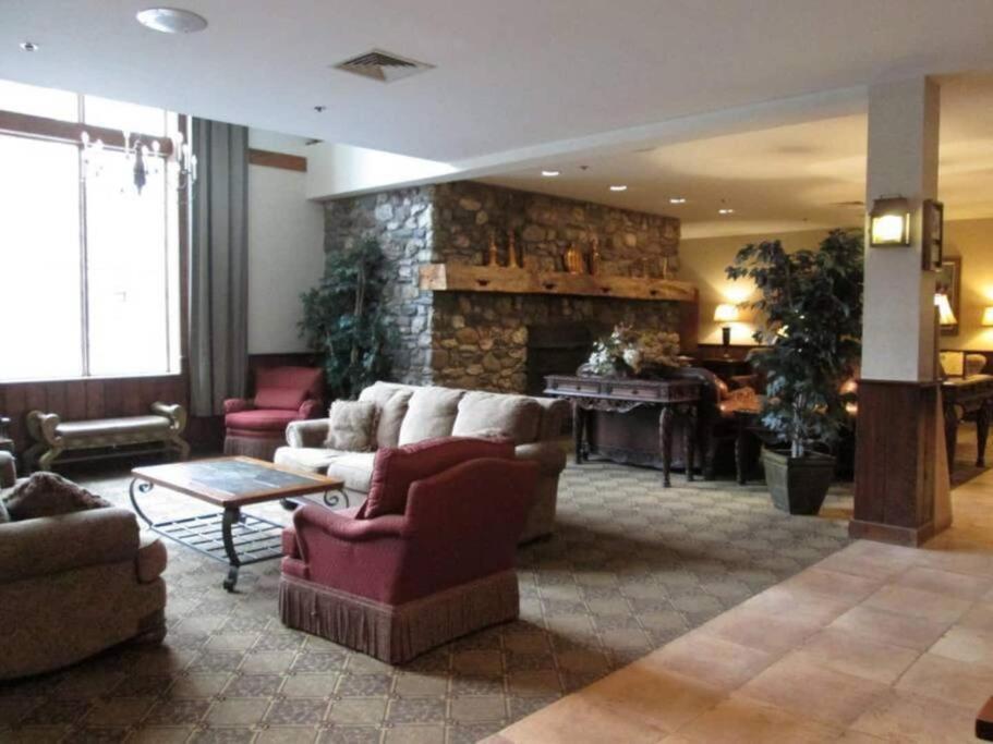 Spacious 3Br 3Ba Sleeps 8 Ski On Off Jiminy Mountain Resort 汉考克 外观 照片